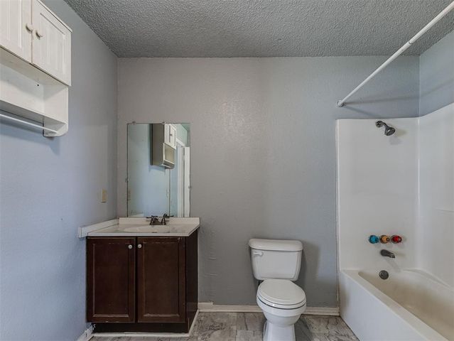 137 N O Avenue, El Reno, OK 73036