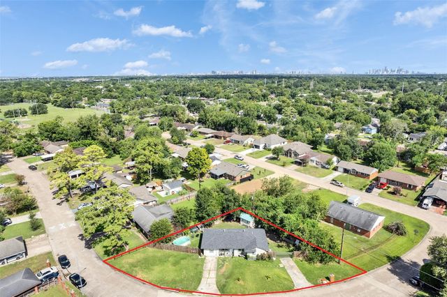 5739 Waterford Drive, Houston, TX 77033