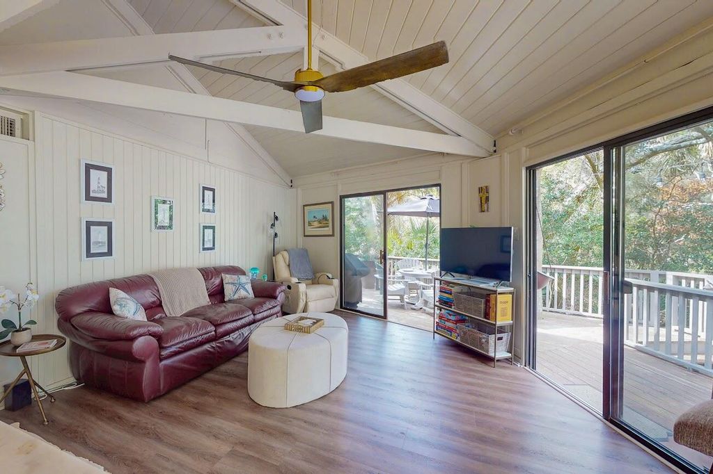 Image 10 of property listing at 8 Dunecrest Trace, Johns Island, SC 29455