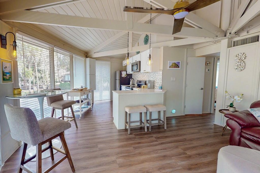 Image 12 of property listing at 8 Dunecrest Trace, Johns Island, SC 29455