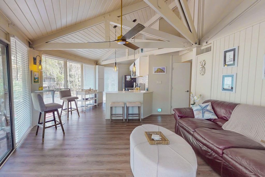 Image 8 of property listing at 8 Dunecrest Trace, Johns Island, SC 29455