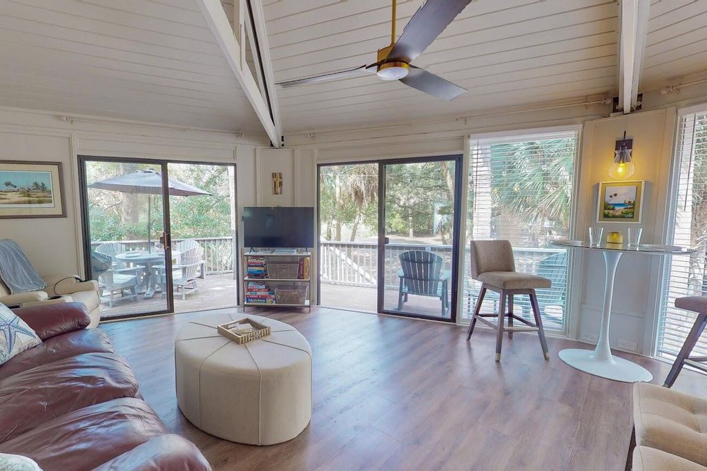 Image 9 of property listing at 8 Dunecrest Trace, Johns Island, SC 29455