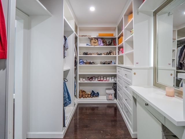 159 Mishawum Rd, Woburn, MA 01801