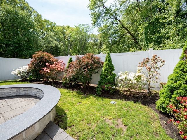 159 Mishawum Rd, Woburn, MA 01801