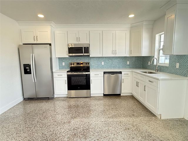 119 147TH AVENUE E A, Madeira Beach, FL 33708