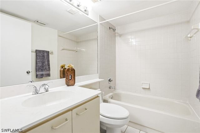 7774 Jewel LN 102, Naples, FL 34109