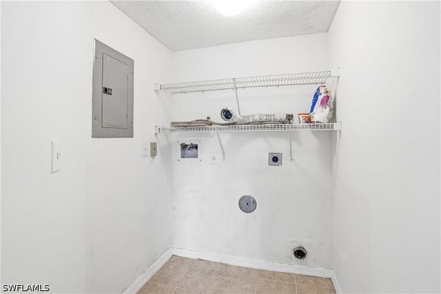 7774 Jewel LN 102, Naples, FL 34109
