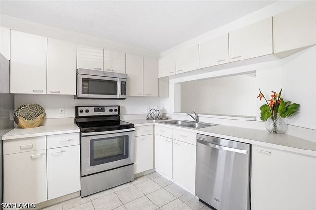 7774 Jewel LN 102, Naples, FL 34109