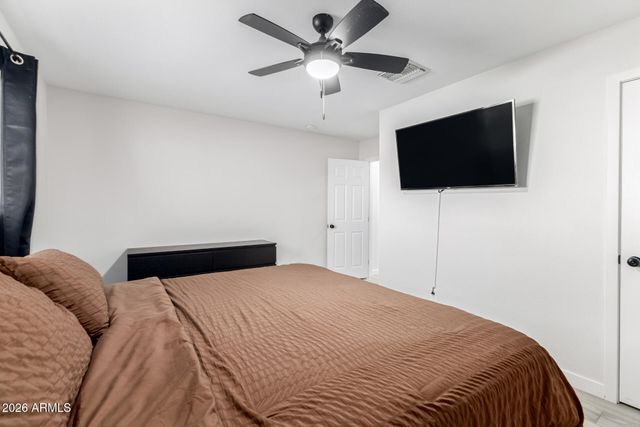 9215 S 7TH Avenue, Phoenix, AZ 85041