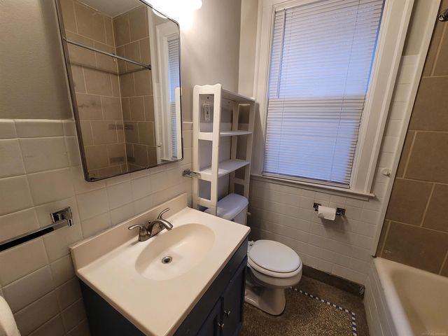 895 Beaconsfield Avenue 2N, Grosse Pointe Park, MI 48230