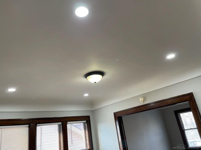 895 Beaconsfield Avenue 2N, Grosse Pointe Park, MI 48230