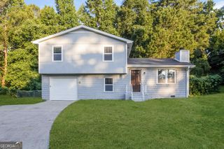8365 Gledstone Way, Fairburn, GA 30213