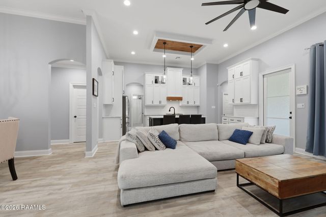 110 Lakes Edge Drive, Broussard, LA 70518
