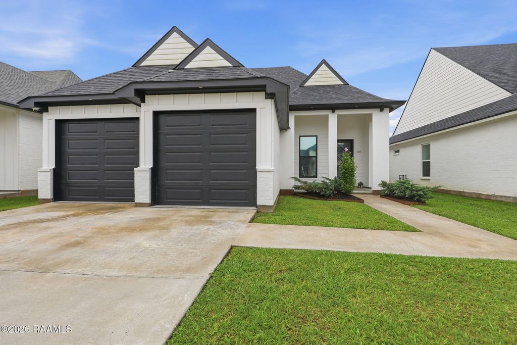 110 Lakes Edge Drive, Broussard, LA 70518