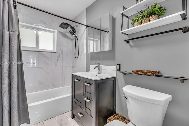 480 NE 51st St, Oakland Park, FL 33334