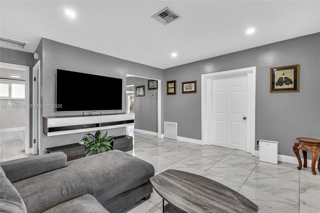 480 NE 51st St, Oakland Park, FL 33334