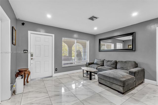 480 NE 51st St, Oakland Park, FL 33334