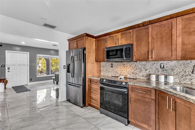 480 NE 51st St, Oakland Park, FL 33334