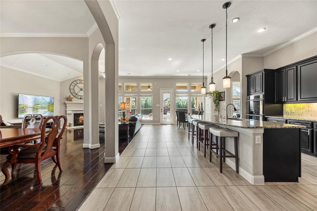 Image 12 of property listing at 6303 Nectar Grove Court, Katy, TX 77493