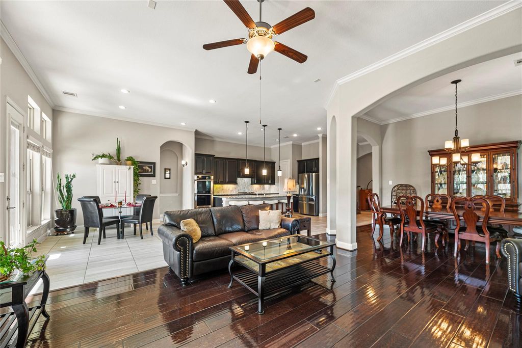 Image 17 of property listing at 6303 Nectar Grove Court, Katy, TX 77493