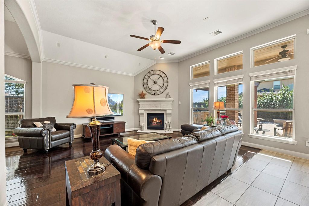 Image 18 of property listing at 6303 Nectar Grove Court, Katy, TX 77493