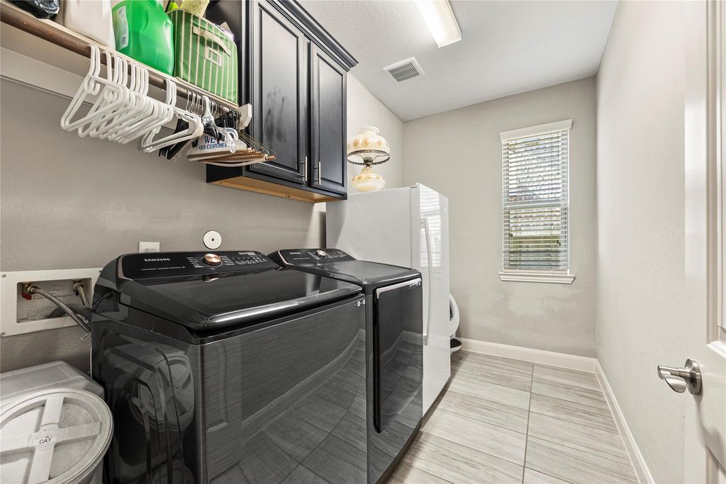 Image 33 of property listing at 6303 Nectar Grove Court, Katy, TX 77493