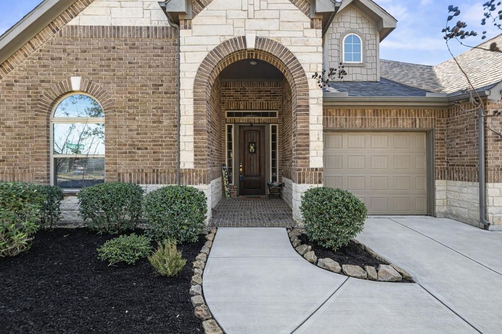 Image 4 of property listing at 6303 Nectar Grove Court, Katy, TX 77493