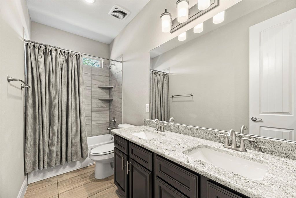 Image 9 of property listing at 6303 Nectar Grove Court, Katy, TX 77493