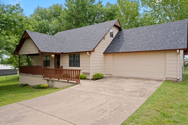 1020 Ahnawake Street, Grove, OK 74344