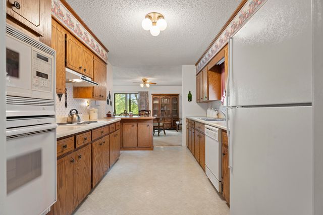 1020 Ahnawake Street, Grove, OK 74344