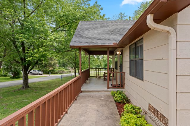 1020 Ahnawake Street, Grove, OK 74344