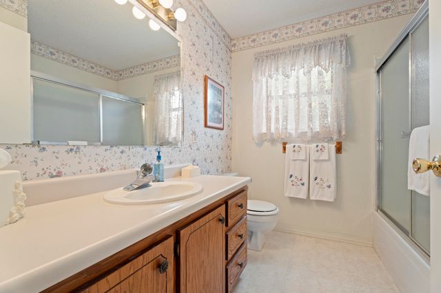 1020 Ahnawake Street, Grove, OK 74344