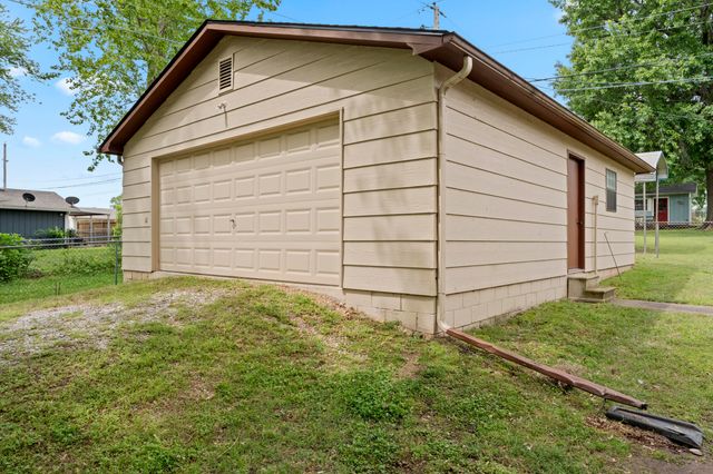 1020 Ahnawake Street, Grove, OK 74344