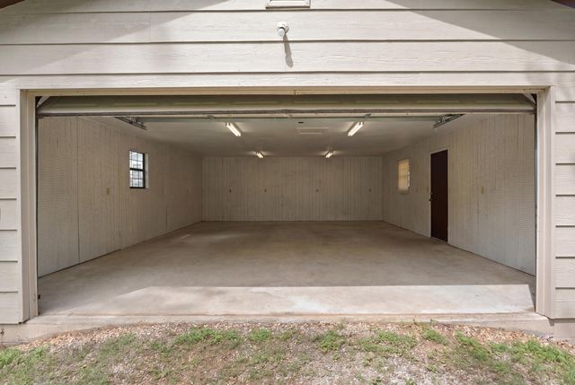 1020 Ahnawake Street, Grove, OK 74344