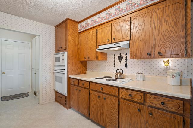 1020 Ahnawake Street, Grove, OK 74344