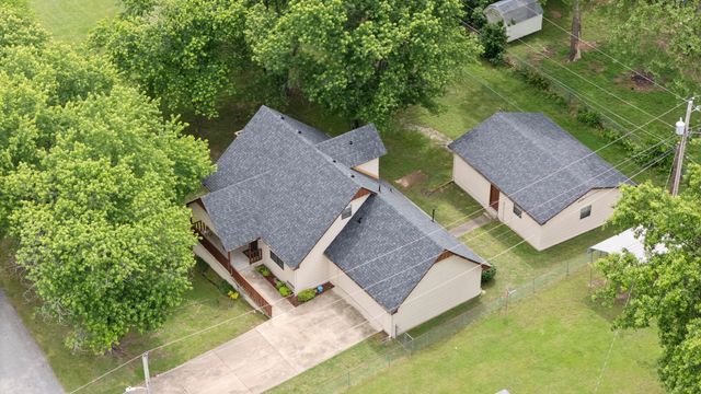 1020 Ahnawake Street, Grove, OK 74344