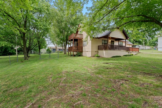 1020 Ahnawake Street, Grove, OK 74344