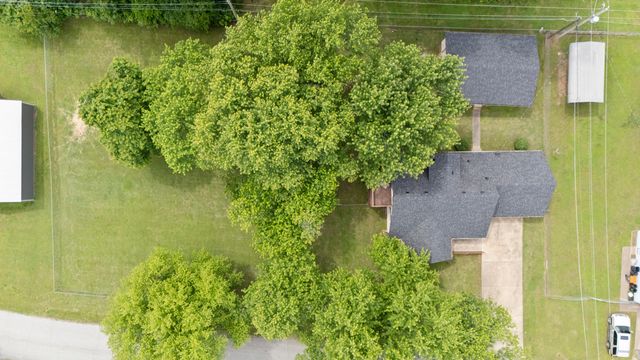 1020 Ahnawake Street, Grove, OK 74344