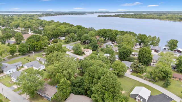 1020 Ahnawake Street, Grove, OK 74344