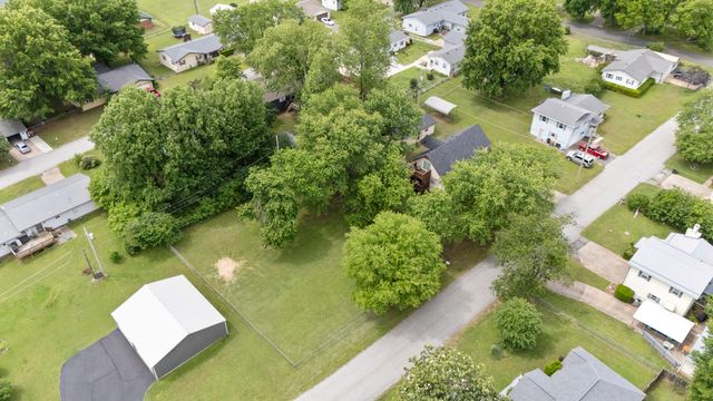 1020 Ahnawake Street, Grove, OK 74344
