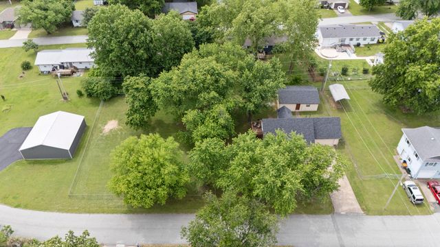 1020 Ahnawake Street, Grove, OK 74344