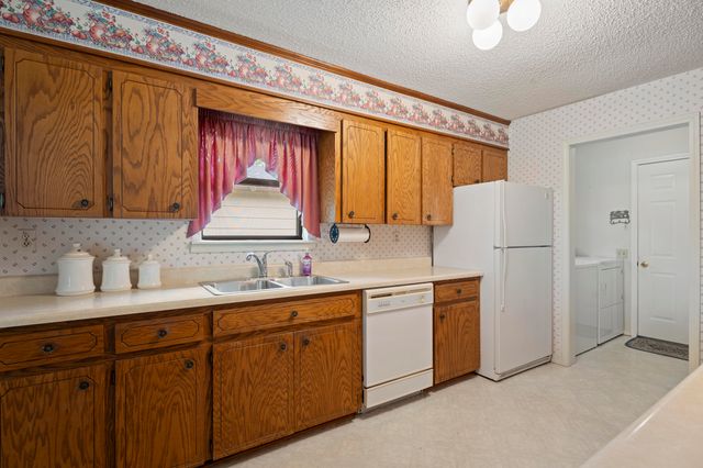 1020 Ahnawake Street, Grove, OK 74344