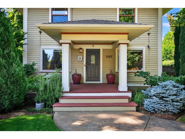 3107 N ROSA PARKS Way, Portland, OR 97217