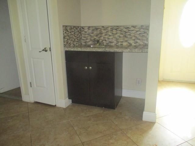 5207 Bayberry Ln, Tamarac, FL 33319