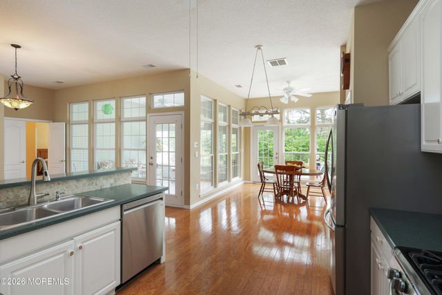30 Gardenways Court, Lakewood, NJ 08701