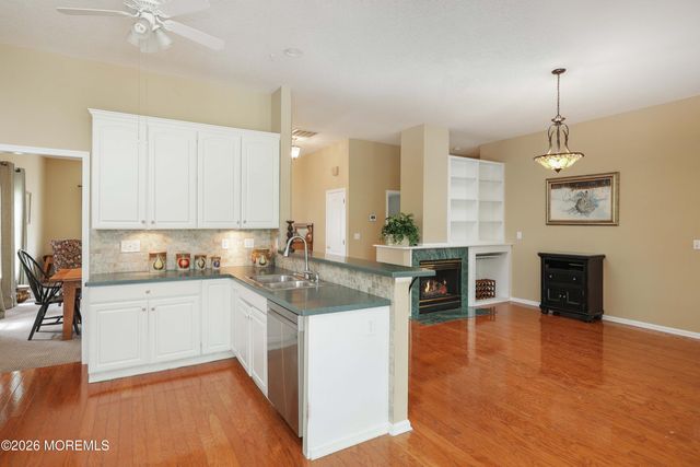 30 Gardenways Court, Lakewood, NJ 08701