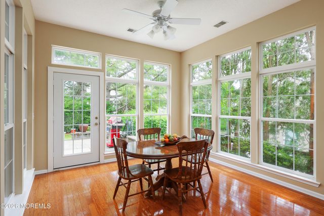 30 Gardenways Court, Lakewood, NJ 08701