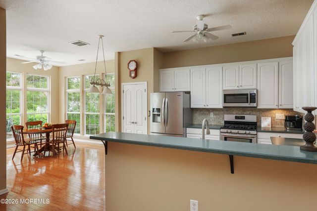 30 Gardenways Court, Lakewood, NJ 08701