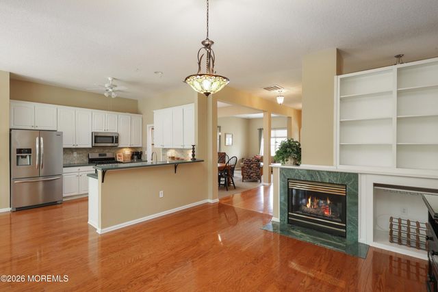 30 Gardenways Court, Lakewood, NJ 08701