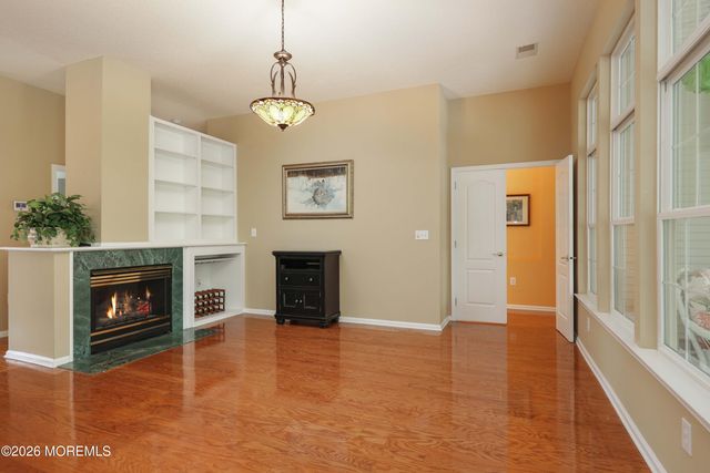30 Gardenways Court, Lakewood, NJ 08701